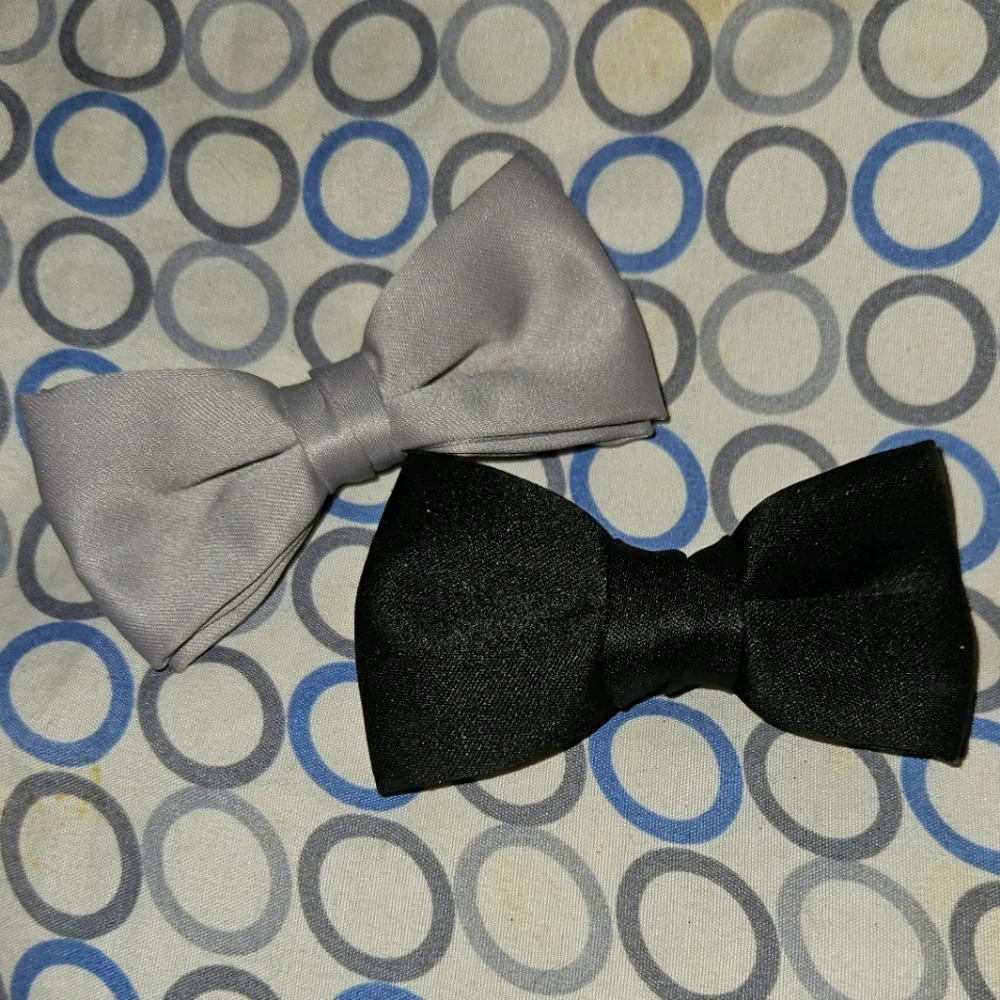 2 bow ties